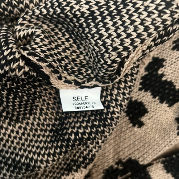 NWT leopard sweater - Picture 3 of 4